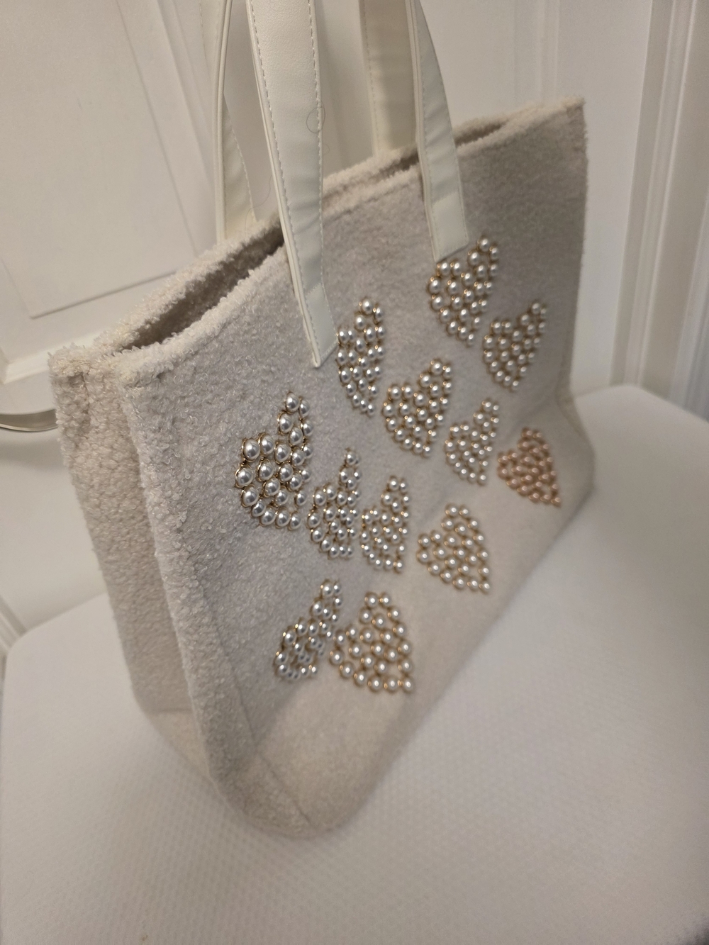 BTB Los Angeles Cream Heart-Pearl Large Tote Bag, Plush Sherpa Material - Picture 14 of 14